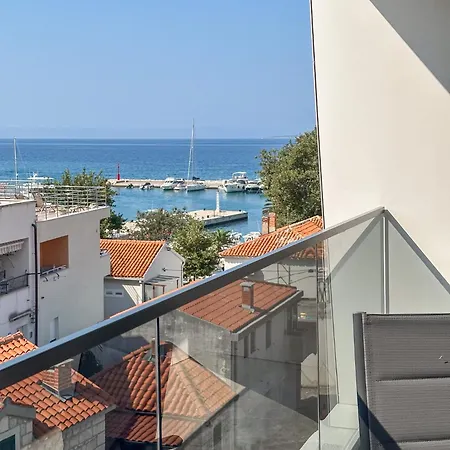 Central Baska Voda Apartments *