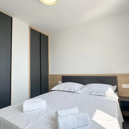 Central Baska Voda Apartments *
