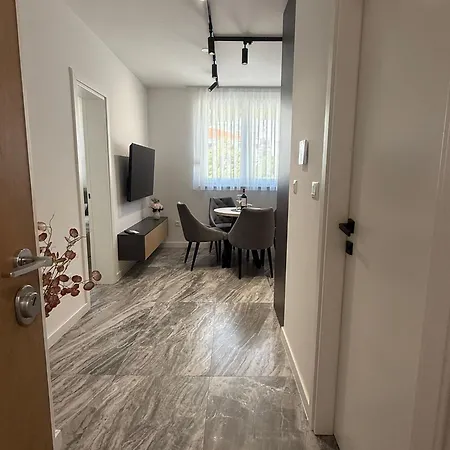 Central Baska Voda Apartments *