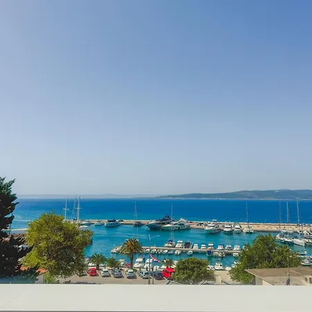 Central Baska Voda Apartments *