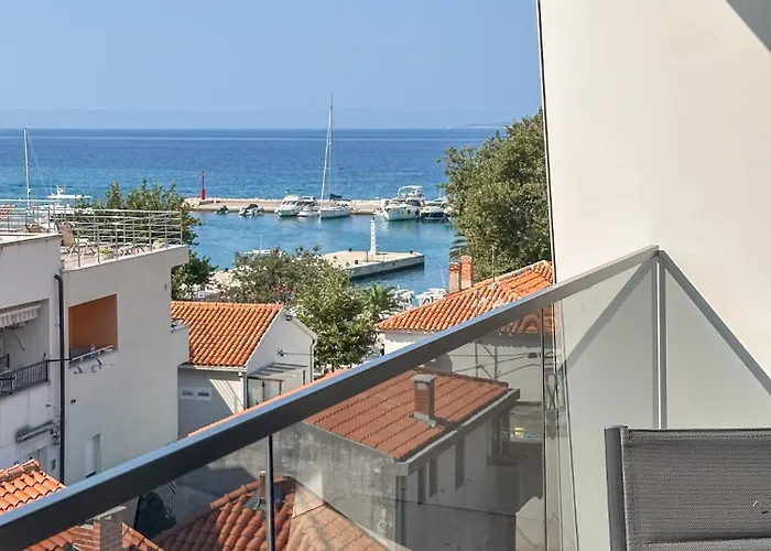 Central Baska Voda Apartments *