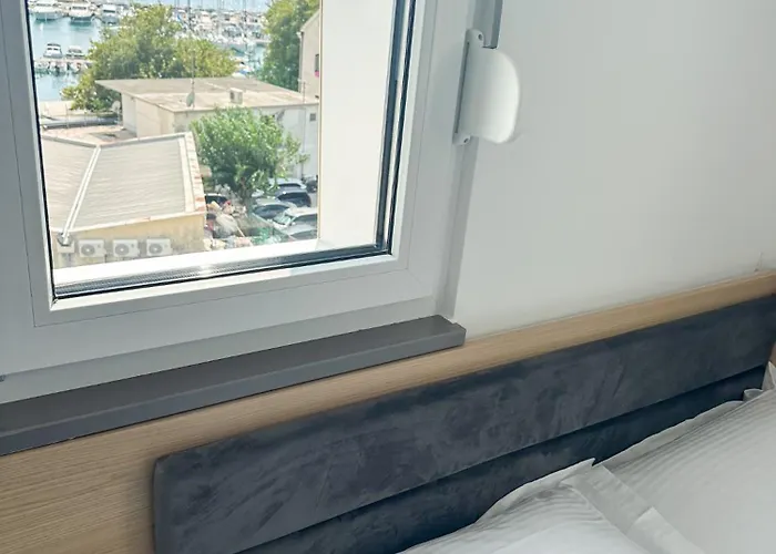 Central Baska Voda Apartments *